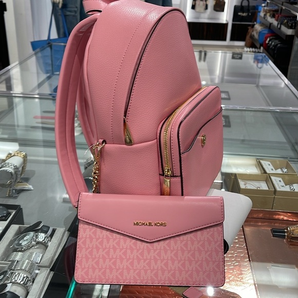 MICHAEL KORS Maisie Medium Pebbled Leather 2-in-1 Backpack
Carnation 
NWT - Picture 5 of 16